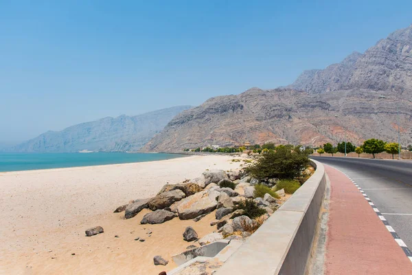 Malownicza droga nadmorska w guberni Musandam w Omanie — Zdjęcie stockowe