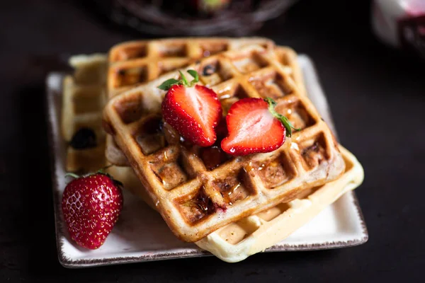 Homemade waffles with ice cream and strawberry — Stock Photo, Image