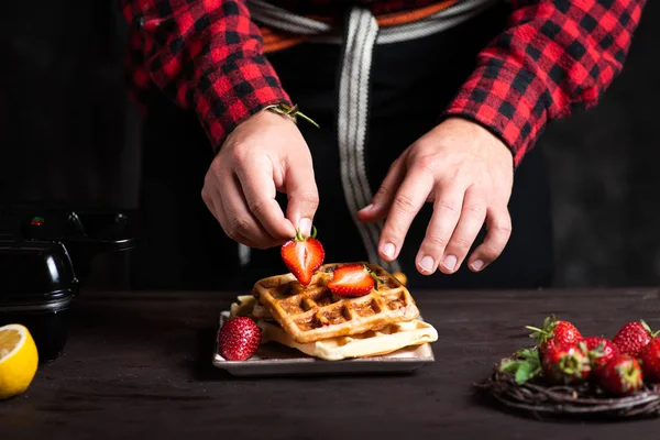 Chef adding strawberries on a waffle close up — Stock Photo, Image