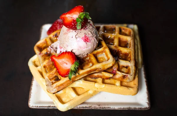 Homemade waffles with ice cream and strawberry — Stock Photo, Image