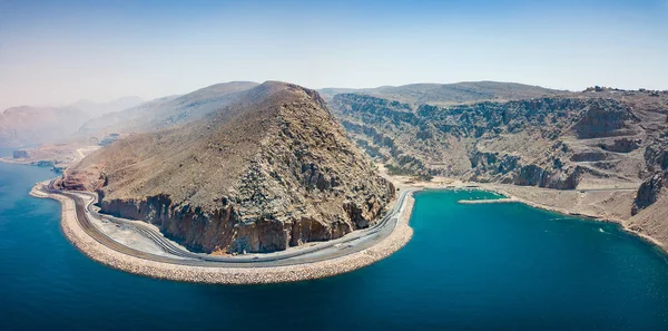 Coastal highway and fjords of Musandam in Oman aerial view — Stock Photo, Image