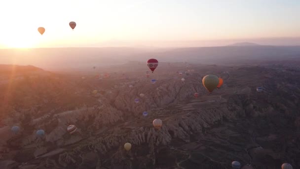 Capadocia Turquía Julio 2019 Globos Aire Caliente Volando Sobre Capadocia — Vídeo de stock