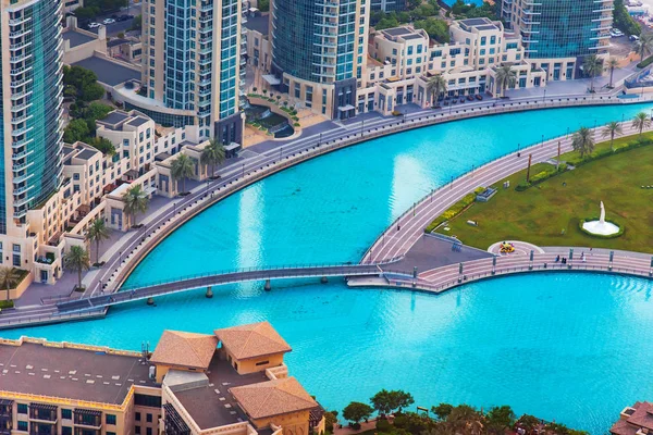 두바이, 아랍에미리트 - 2019년 7월 5일: 두바이 다운타운 스카이라인과 버즈 칼리파 호수 일몰 — 스톡 사진