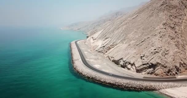 阿曼穆曼坦省沿海公路和海边的空中镜头 — 图库视频影像