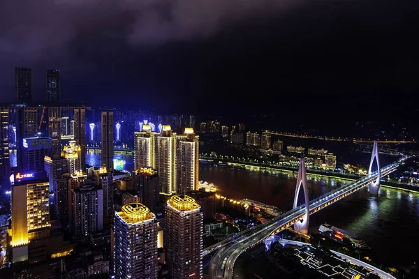 Chongqing, china - 23. Juli 2019: Stadtsilhouette und Wolkenkratzer — Stockfoto