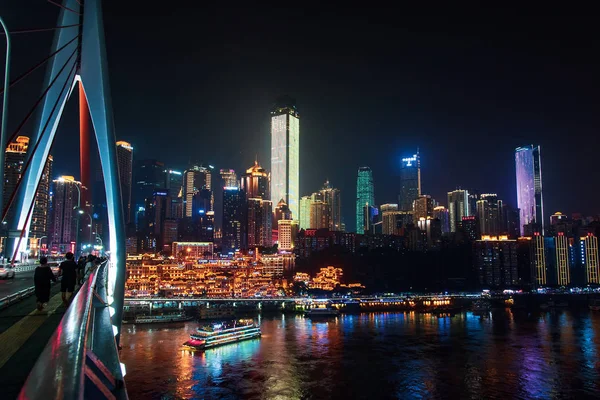 重慶、中国 - 2019年7月23日:重慶ウィットの都市のスカイライン — ストック写真