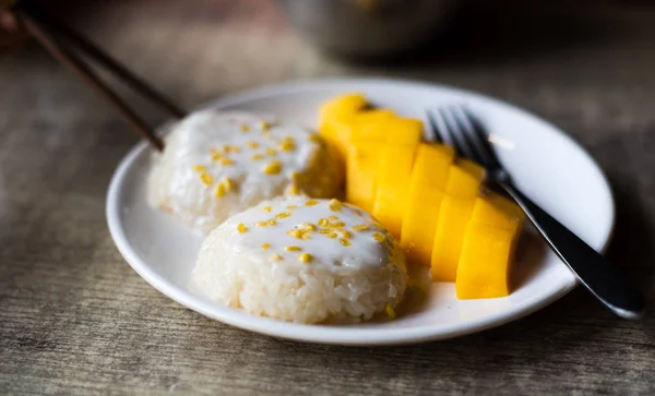 Mango klebrigen Reis thailändischen asiatischen Dessert — Stockfoto