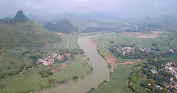 Formaciones Kársticas Campos Agrícolas Divididos Por Río Provincia Guangxi Sur — Vídeos de Stock