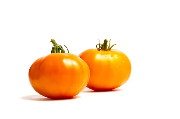 Żółty wyizolować pomidory na białym — Zdjęcie stockowe