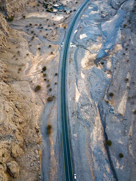 Malerische Wüstenstraße in der uae Luftaufnahme — Stockfoto