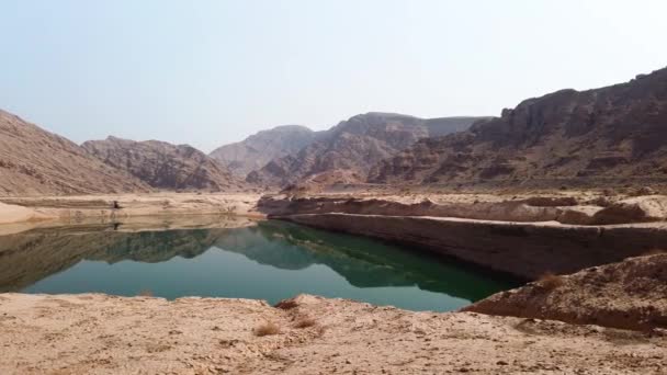 Vattenreservoarsjön Öknen Vid Jebel Jais Berget Ras Khaimah Emirate Uae — Stockvideo