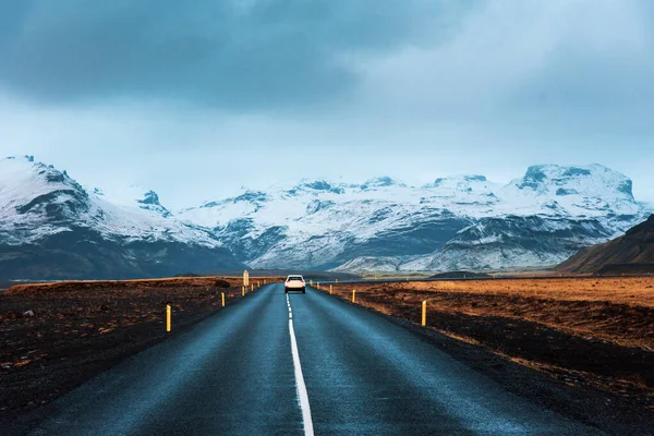 Ohromující scenérie islandské silnice na Islandu — Stock fotografie
