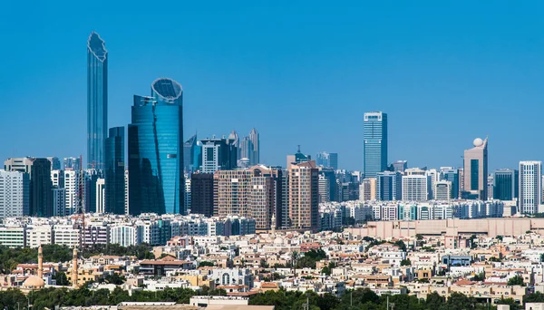 Abu Dhabi belvárosi kilátás az Uae modern főváros — Stock Fotó