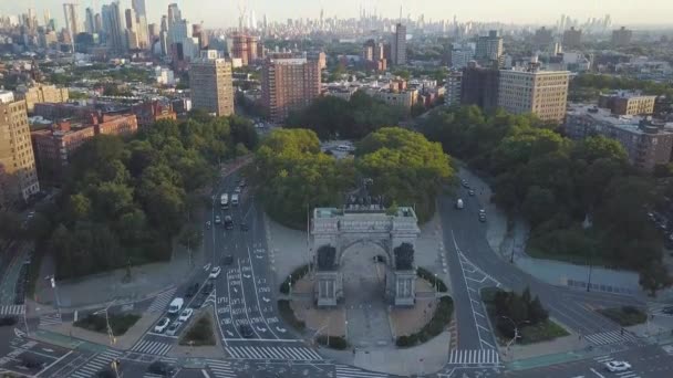 Αεροφωτογραφία Του Grand Army Plaza Στο Μπρούκλιν Ένα Ηλιόλουστο Καλοκαιρινό — Αρχείο Βίντεο