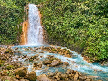 Cascadas de agua Celeste paraiso tropikal