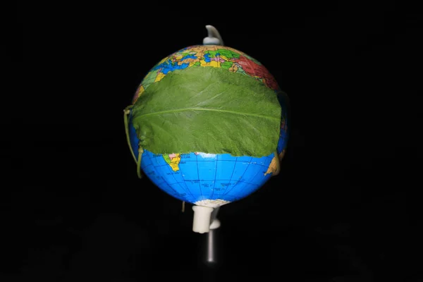 Odmłodzenie Ziemi Sytuacji Covid19 Koncepcja Koronawirusa Świecie Pandemia Covid Globus — Zdjęcie stockowe