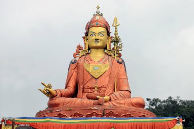 Namchi, Sikim, Hindistan 'da 21 Ekim 2019 - Samdruptse Tepesi' nde Sikkim 'in koruyucu azizi Guru Padmasambhava' nın (Guru Rinpoche) panoramik manzarası, Hindistan 'ın Sikkim şehrinde Namchi. 