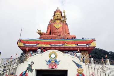 Namchi, Sikim, Hindistan 'da 21 Ekim 2019 - Samdruptse Tepesi' nde Sikkim 'in koruyucu azizi Guru Padmasambhava' nın (Guru Rinpoche) panoramik manzarası, Hindistan 'ın Sikkim şehrinde Namchi. 
