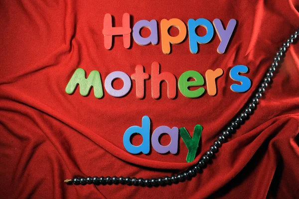 Szczęśliwego Dnia Matki Napisany Czerwonym Tle Tekstury Tkaniny Szczęśliwego Dnia — Zdjęcie stockowe