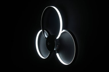 LED eşyalar. Tavan avizeleri. Yüksek teknoloji