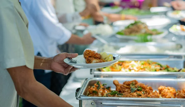 Açık büfe yemekler, restoranda yemek partisi, mini kanepeler, atıştırmalıklar ve aperatifler.