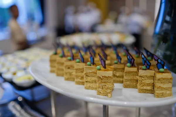 Catering Essen Dessert Und Süßes Mini Canapes Snacks Und Vorspeisen — Stockfoto