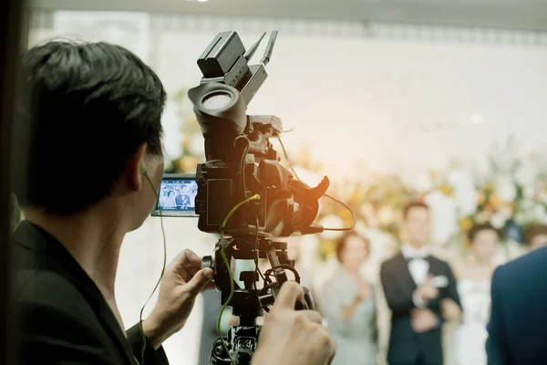 Videograaf Man Werkend Met Camera — Stockfoto