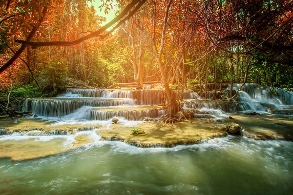 Schöner Wasserfall Waldhintergrund Landschaft — Stockfoto