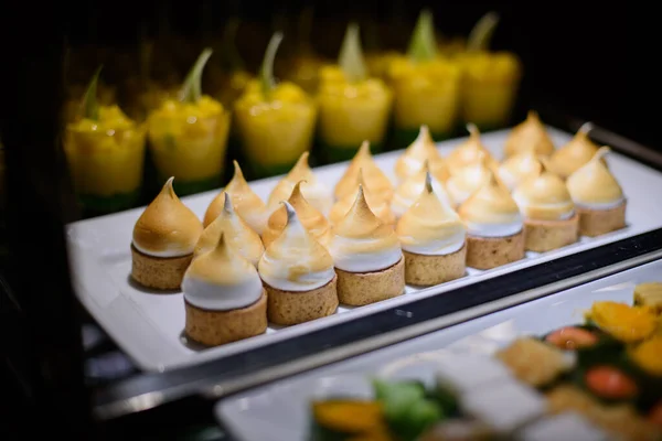 Catering Essen Dessert Und Süßes Mini Canapes Snacks Und Vorspeisen — Stockfoto