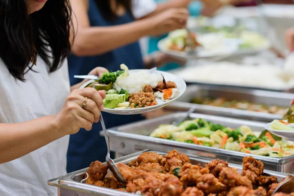 Stravování Formou Švédských Stolů Catering Party Restauraci Mini Canapes Občerstvení — Stock fotografie