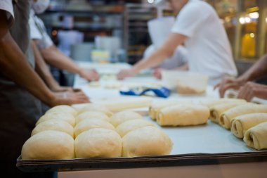 Ekmek yaptım, ekmek yaptım, sağlıklı yemekler yaptım.