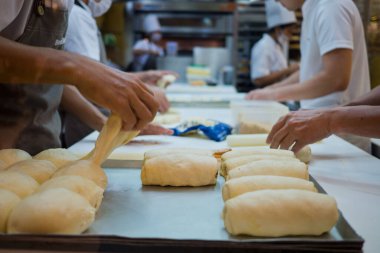 Ekmek yaptım, ekmek yaptım, sağlıklı yemekler yaptım.