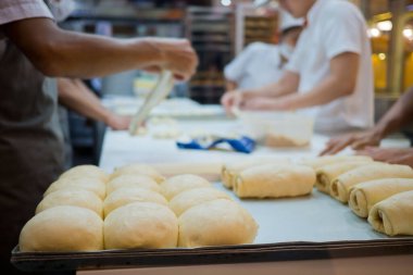 Ekmek yaptım, ekmek yaptım, sağlıklı yemekler yaptım.