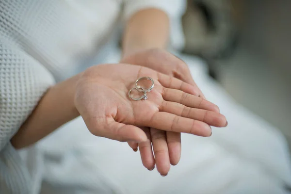 Обручальное Кольцо Руке Невесты — стоковое фото