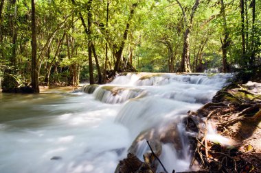 Huai Mae Khamin Şelalesi Kanchanaburi, Tayland 'da, güzel şelale