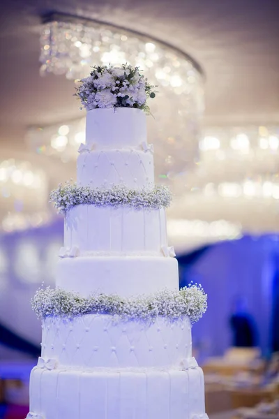 Hermoso Pastel Boda Con Fondo Borroso —  Fotos de Stock