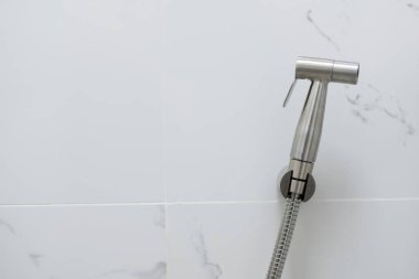 bidet banyosu, bide spreyi, tuvalet