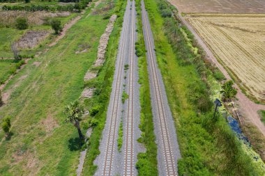 Demiryolu hattının uçan insansız hava aracı görüntüsü