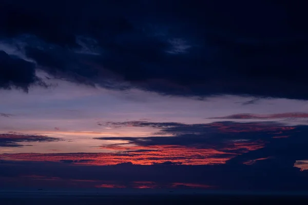 Pôr Sol Com Nuvens Fundo Horário Verão Céu Bonito — Fotografia de Stock