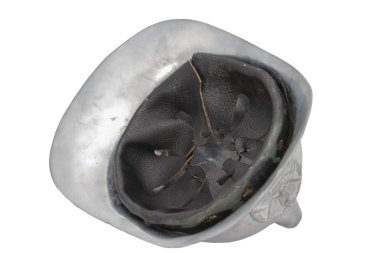  Beyaz arka plan üzerinde yalıtılmış bağbozumu itfaiyeci kask closeup  