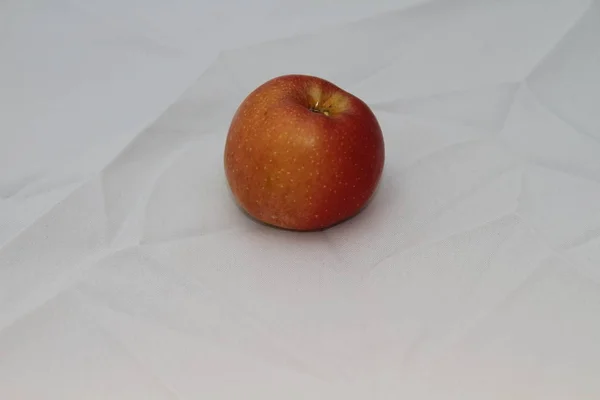 Nahaufnahme Von Frischem Apfel Isoliert Auf Weißem Hintergrund — Stockfoto