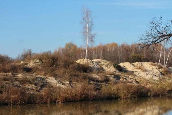 Lugna Sjön Och Landsbygden Höst — Stockfoto