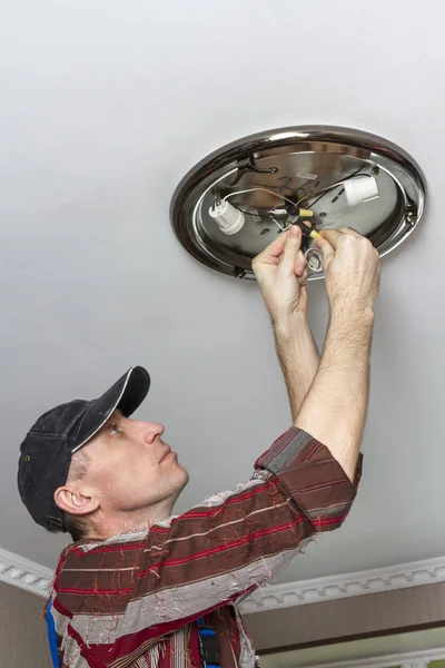 Electrician Installing Lighting Lamp Ceiling Room — Stock Photo, Image