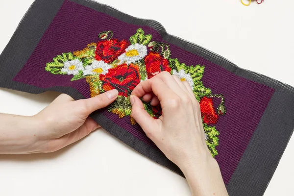 Close Woman Embroidering Floral Pattern Beads — Stock Photo, Image