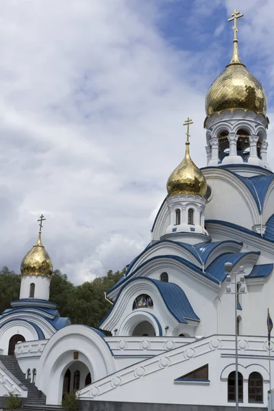 Igreja Ortodoxa Com Cúpulas Azuis Douradas Sol — Fotografia de Stock