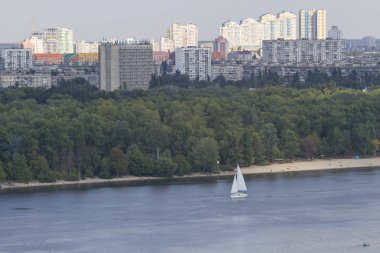 Görünüm Dnieper Nehri ve Truchaniv Adası yukarıdan, Kiev, Ukrayna