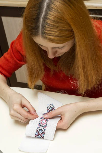 Close Woman Embroidering Art Class — Stock Photo, Image