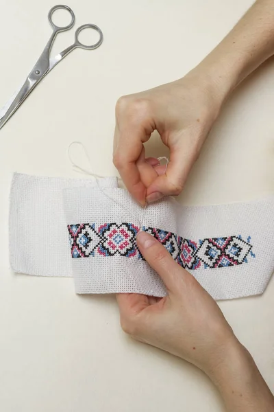 Close Woman Embroidering Ethnic Pattern — Stock Photo, Image