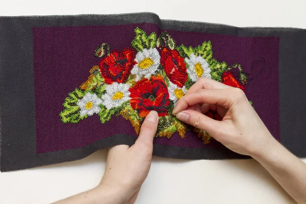 Close Woman Embroidering Floral Pattern Beads — Stock Photo, Image