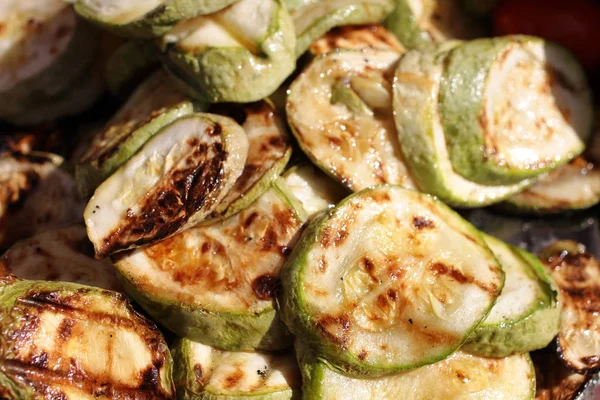 Nahaufnahme Von Leckeren Gegrillten Zucchini — Stockfoto